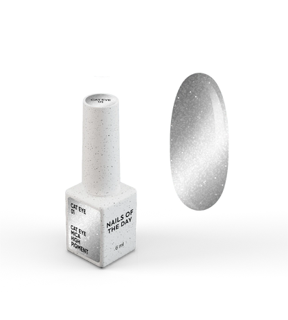 NAILSOFTHEDAY Gel Polish Cat Eye 01 — smalto semipermanente argento effetto occhio di gatto con micro particelle metalliche e un delicato effetto riflettente. Copertura completa in una sola passata. 6 ml.