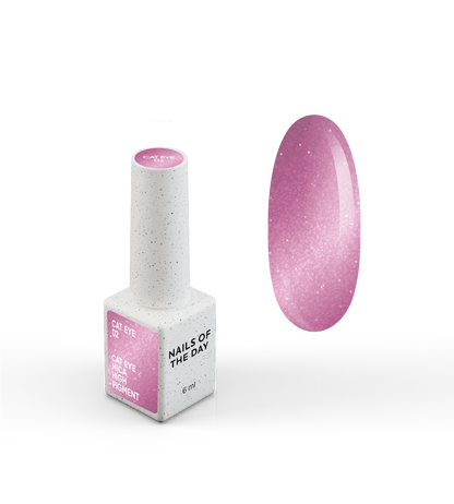 NAILSOFTHEDAY Gel Polish Cat Eye 02 — smalto semipermanente rosa effetto occhio di gatto con micro particelle metalliche e un delicato effetto riflettente. Copertura completa in una sola passata. 6 ml.