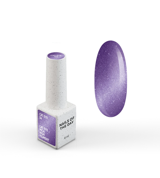 NAILSOFTHEDAY Gel Polish Cat Eye 04 — smalto semipermanente viola scuro effetto occhio di gatto con micro particelle metalliche e un delicato effetto riflettente. Copertura completa in una sola passata. 6 ml.