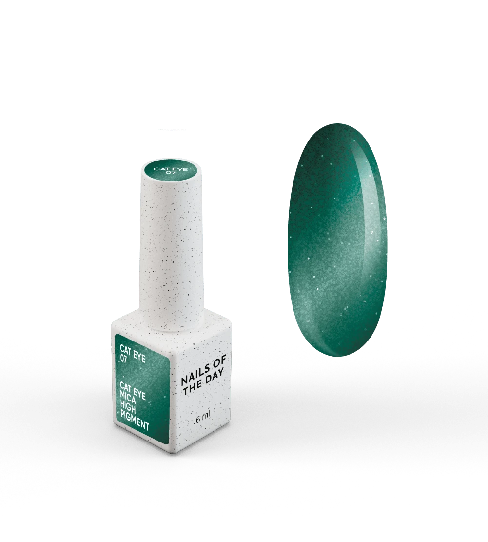 NAILSOFTHEDAY Gel Polish Cat Eye 07 — smalto semipermanente verde effetto occhio di gatto con micro particelle metalliche e un delicato effetto riflettente. Copertura completa in una sola passata. 6 ml.