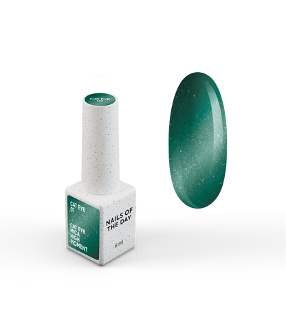 NAILSOFTHEDAY Gel Polish Cat Eye 07 — smalto semipermanente verde effetto occhio di gatto con micro particelle metalliche e un delicato effetto riflettente. Copertura completa in una sola passata. 6 ml.