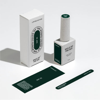 NAILSOFTHEDAY Farbe des Monats September 2025 Everroot -
Ein sattes, tiefes Grün mit voller Deckkraft in einer Schicht, 10 ml.