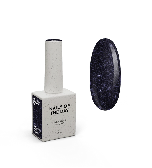 NAILSOFTHENIGHT Obsidian Gel Polish — um esmalte em gel reflexivo de cor grafite-púrpura, 10 ml.