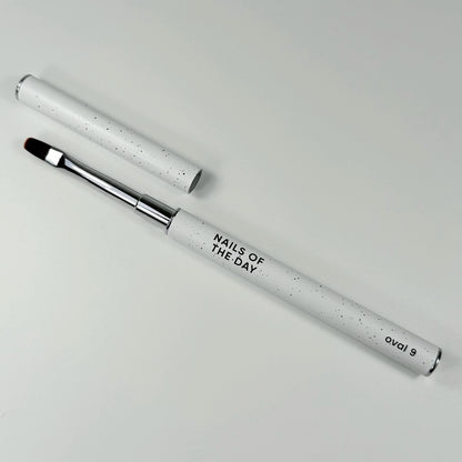 NAILSOFTHEDAY Professional Brush Oval — a professional metal nail brush with cap, designed for gel application, flat oval shape, 9 mm.