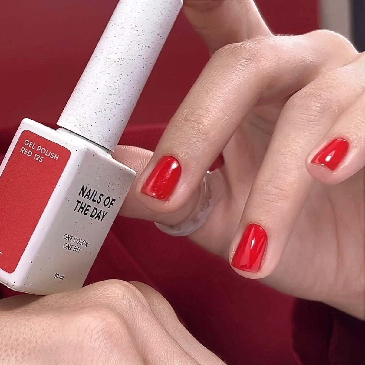 NAILSOFTHEDAY Let's special Red — um verniz gel vermelho especial sobreposto numa camada, 10 ml
